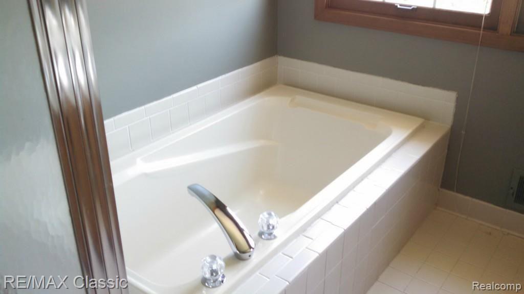 45395 Glengarry Road Canton, MI 48188 - Photo 44 of 45 038.jpg