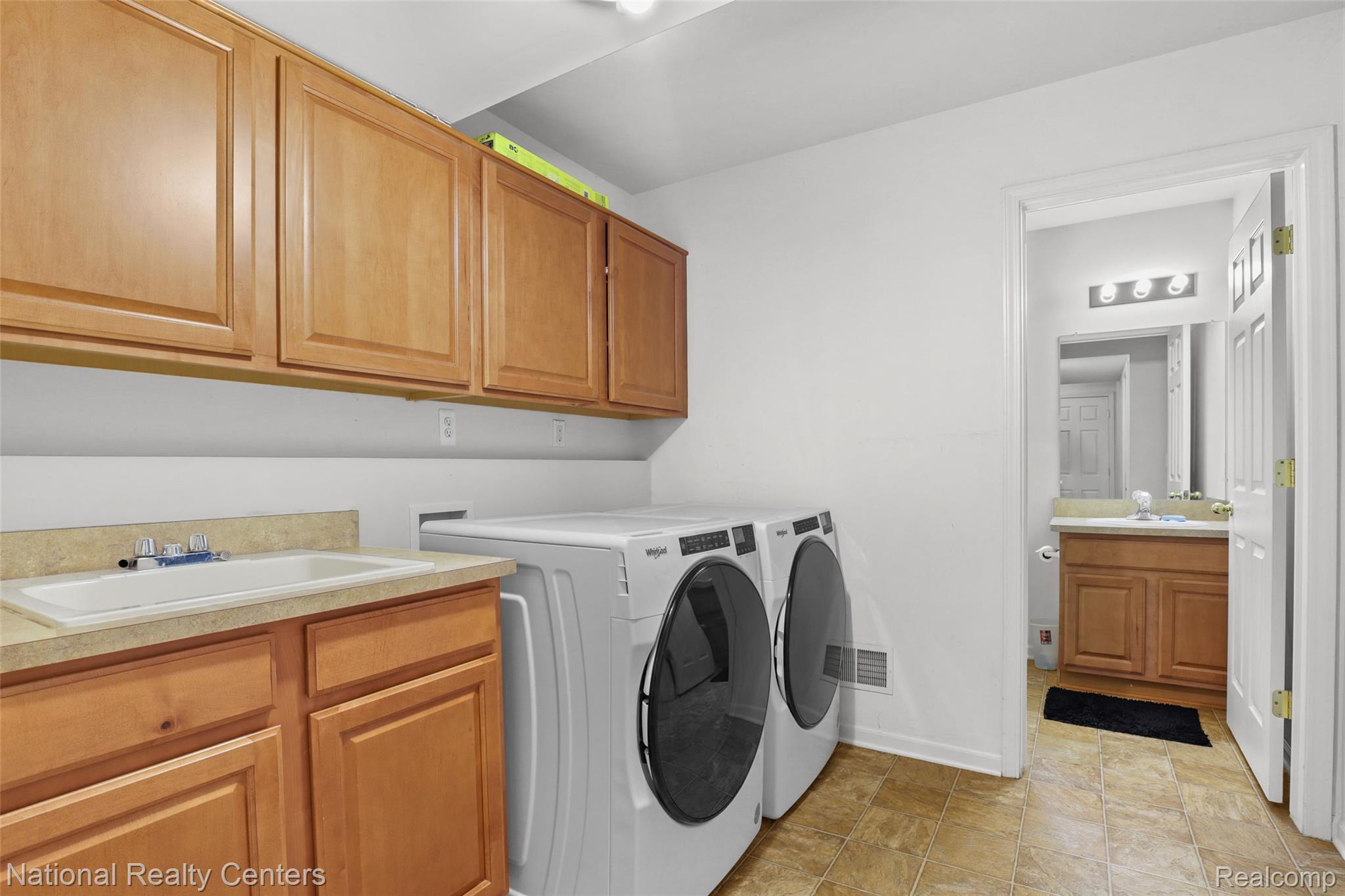 779 Red Run Drive Troy, MI 48085 - Photo 22 of 32 Laundry Room