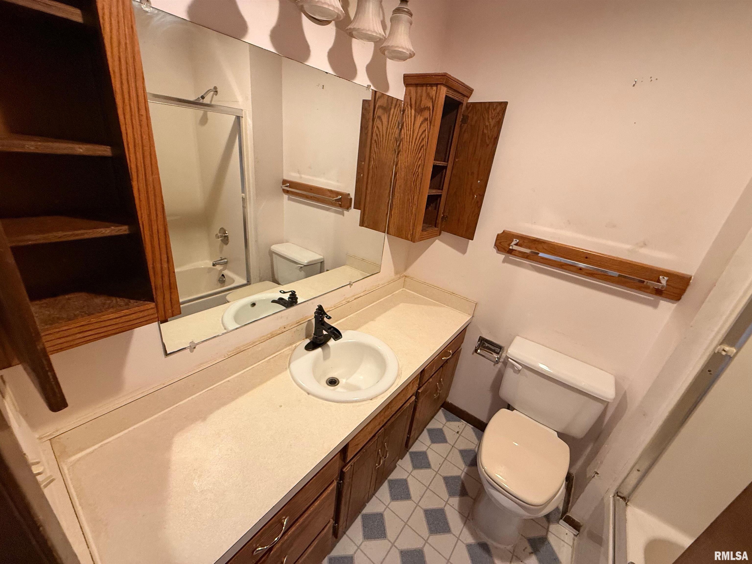 2099 Barding Avenue Decatur, IL 62526 - Photo 11 of 21 Gallery Image 11