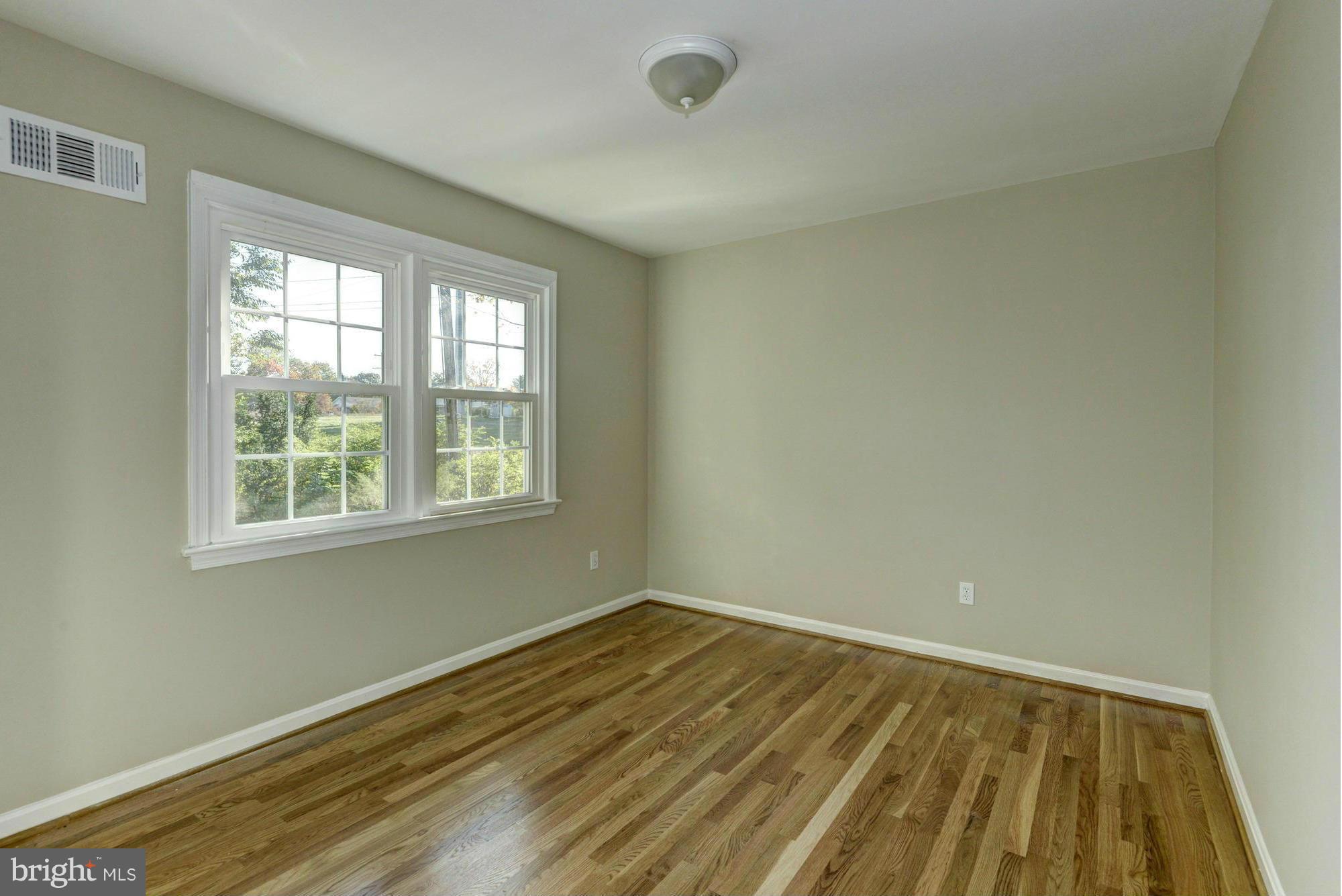 8400 Postoak Road Potomac, MD 20854 - Photo 22 of 26 Bedroom
