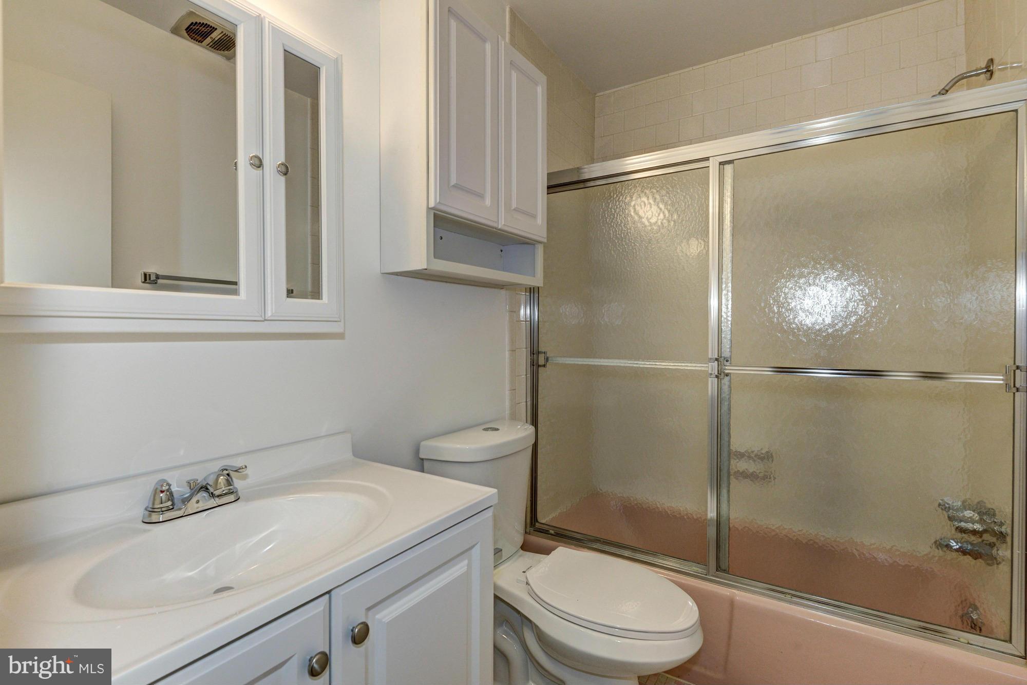 8400 Postoak Road Potomac, MD 20854 - Photo 23 of 26 Bath