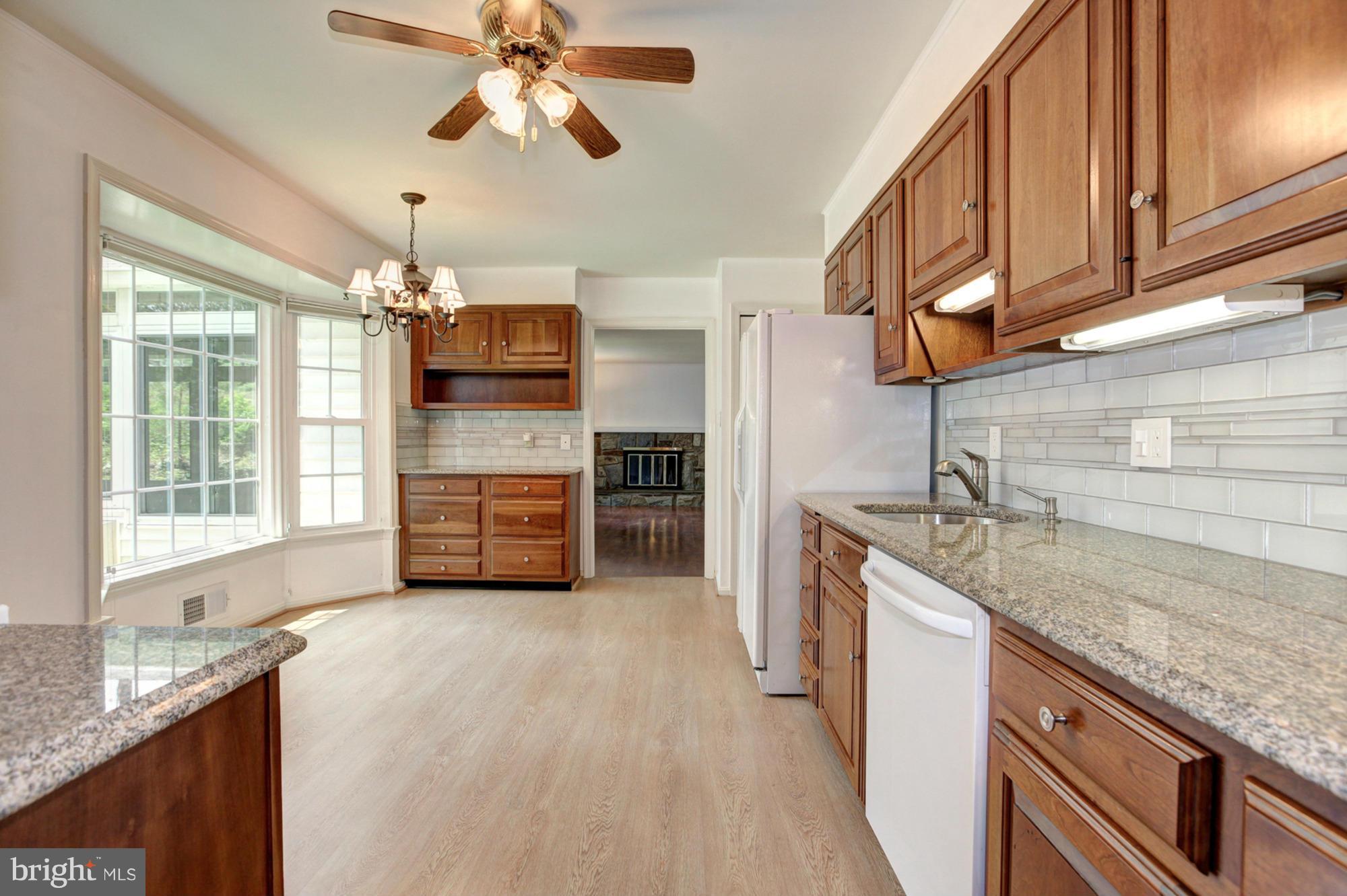 8400 Postoak Road Potomac, MD 20854 - Photo 9 of 26 Kitchen