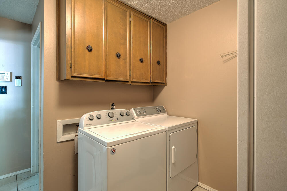 4509 62nd Street Lubbock, TX 79414 - Photo 13 of 20 a utility room with dryer and washer