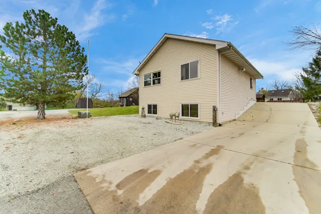 $238,500 | 134 Fossil Lake Road, Wilmington, IL 60481