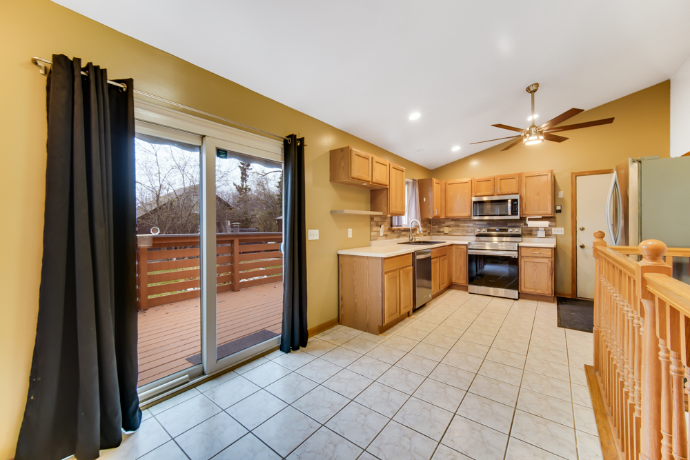 134 Fossil Lake Road Wilmington, IL 60481 - Photo 9 of 24