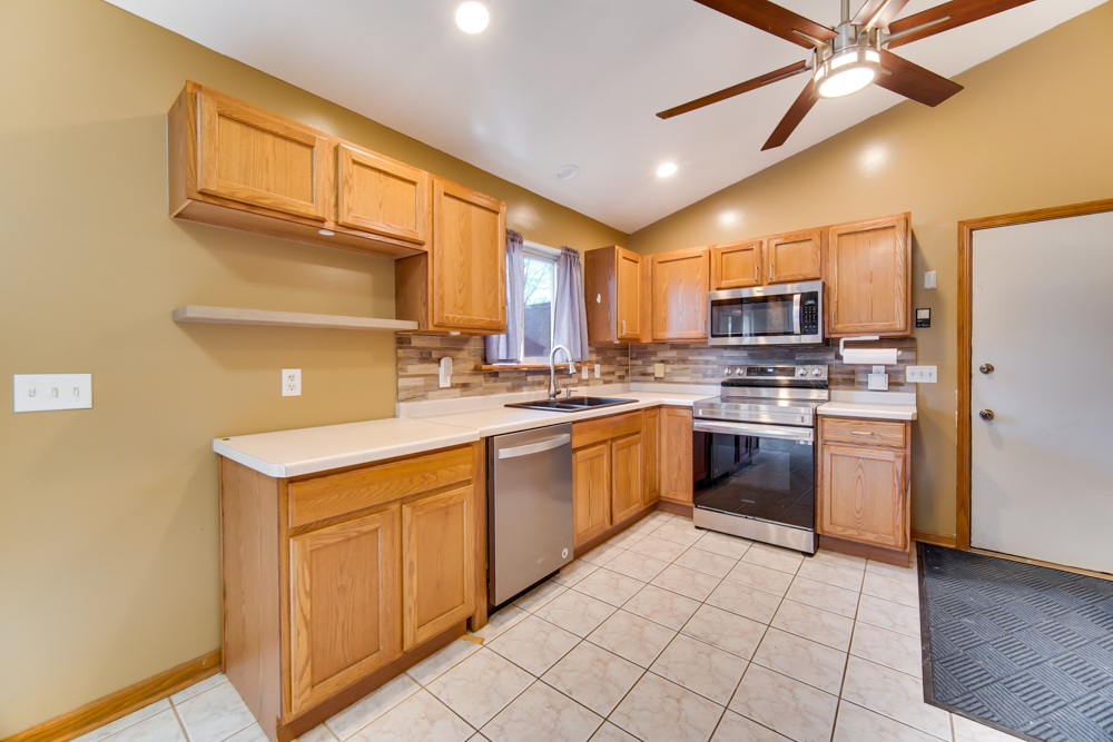 134 Fossil Lake Road Wilmington, IL 60481 - Photo 10 of 24