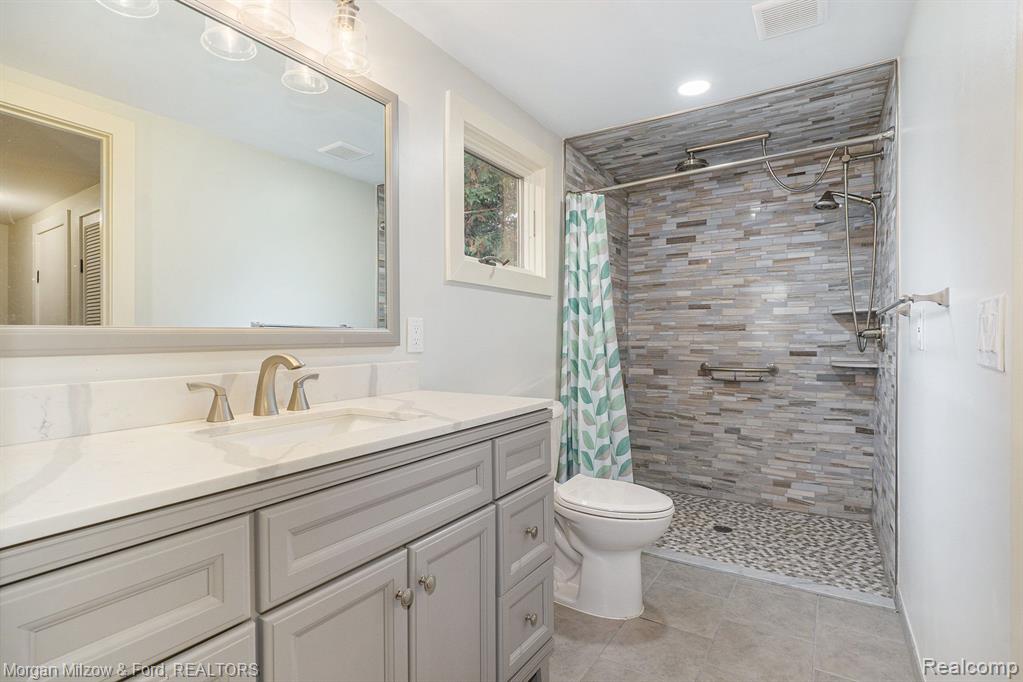 6387 Shappie Road Clarkston, MI 48348 - Photo 14 of 42