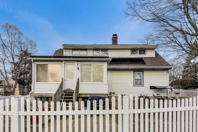 $440,000 | 453 Chestnut Street, Valparaiso, IN 46385