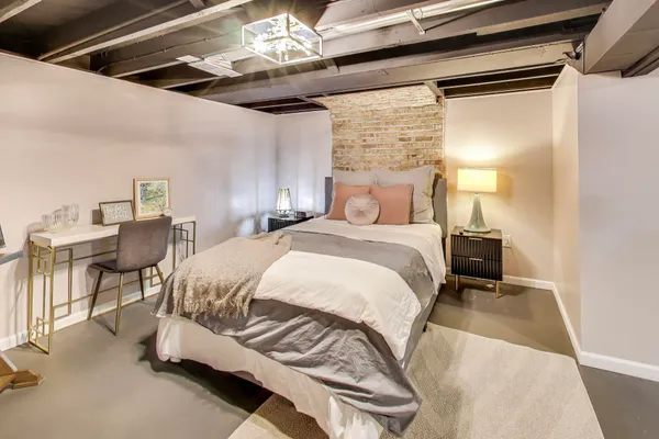 $435,000 | 453 Chestnut Street, Valparaiso, IN 46385