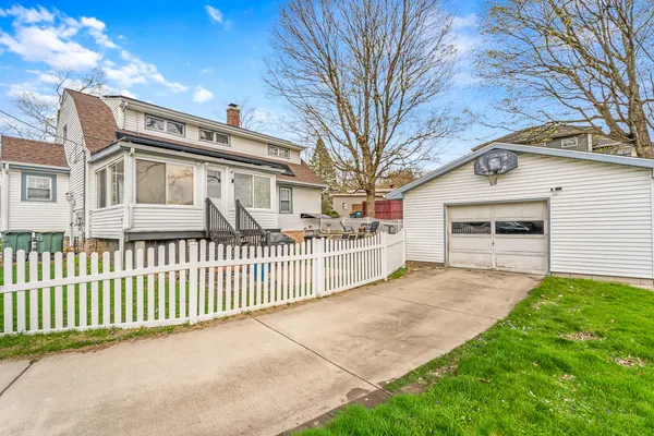 $435,000 | 453 Chestnut Street, Valparaiso, IN 46385