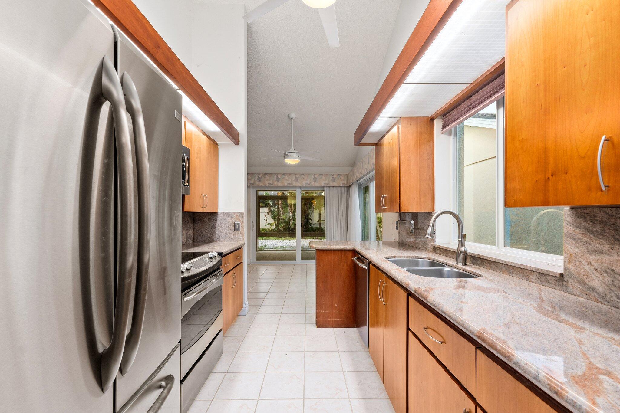 187 Harbourside Circle Jupiter, FL 33477 - Photo 15 of 38 21-web-or-mls-DSC09797