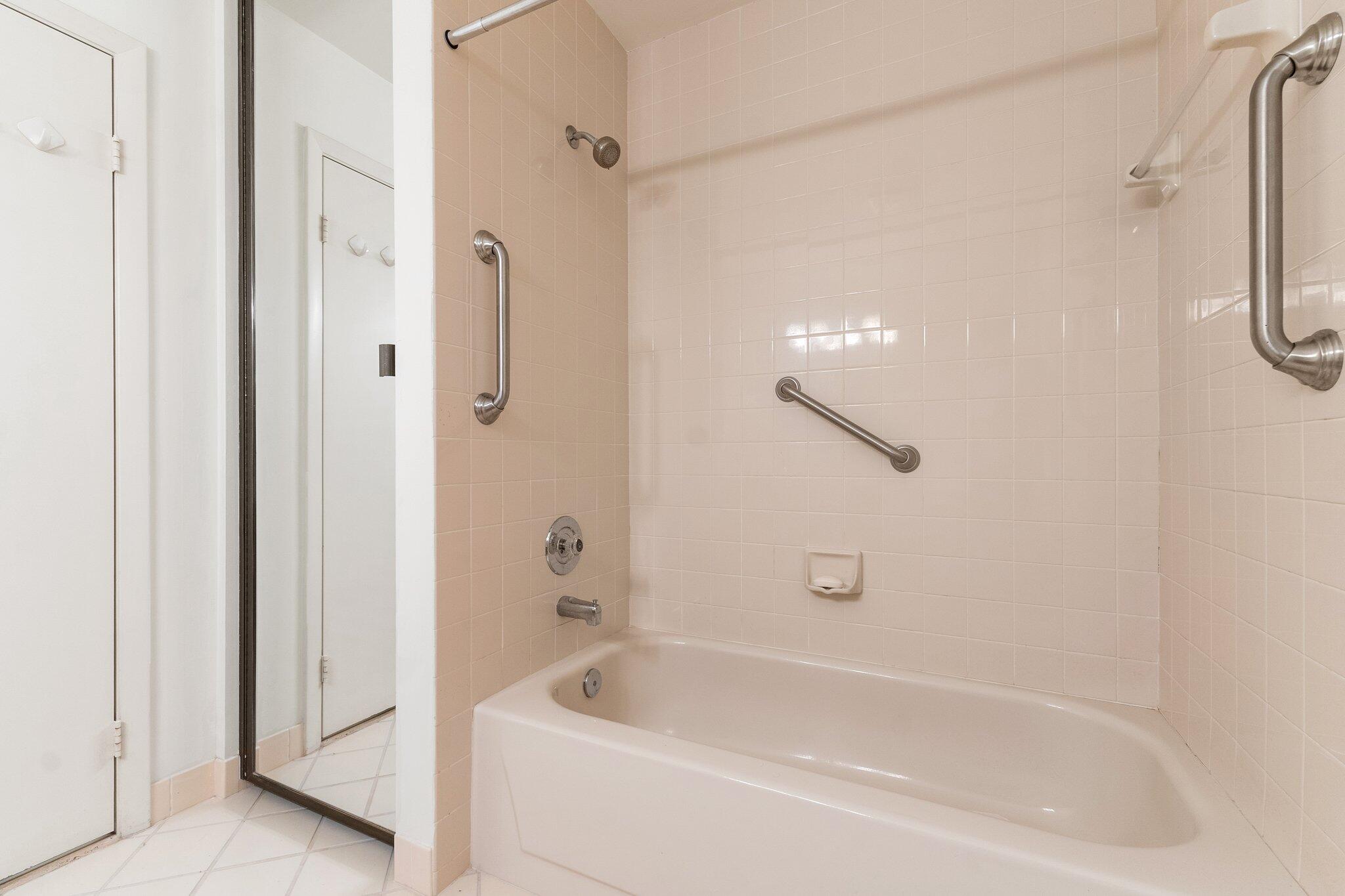 187 Harbourside Circle Jupiter, FL 33477 - Photo 24 of 38 40-web-or-mls-DSC09883