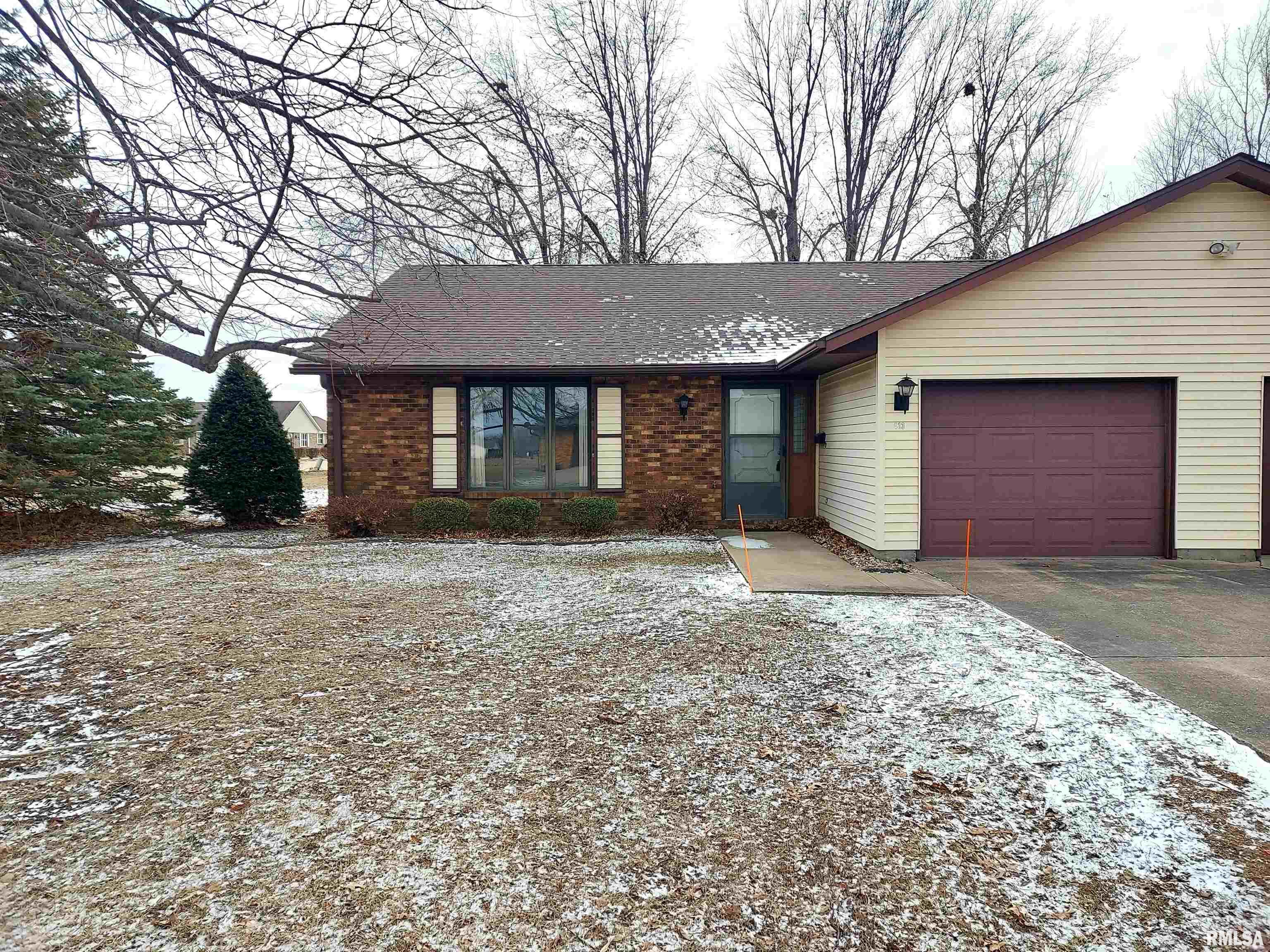 413 Evergreen Drive Macomb, IL 61455 - Photo 1 of 23