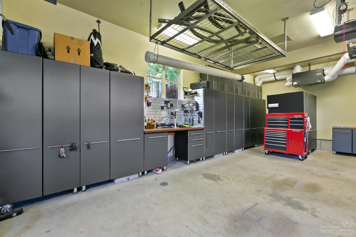 61950 Fall Creek Loop Bend, OR 97702 - Photo 21 of 25 Gallery Image 21