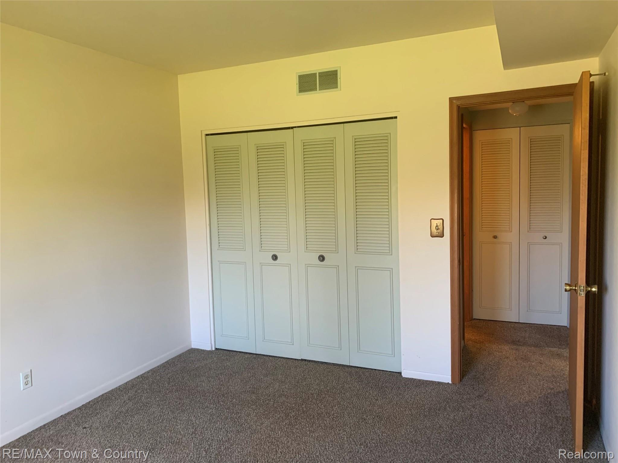 1386 Flushing Road Flushing, MI 48433 - Photo 23 of 33 townbed22.jpg