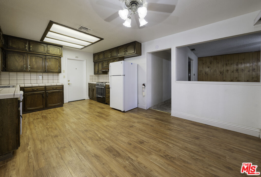 1240 West Langley Avenue Ridgecrest, CA 93555 - Photo 4 of 31