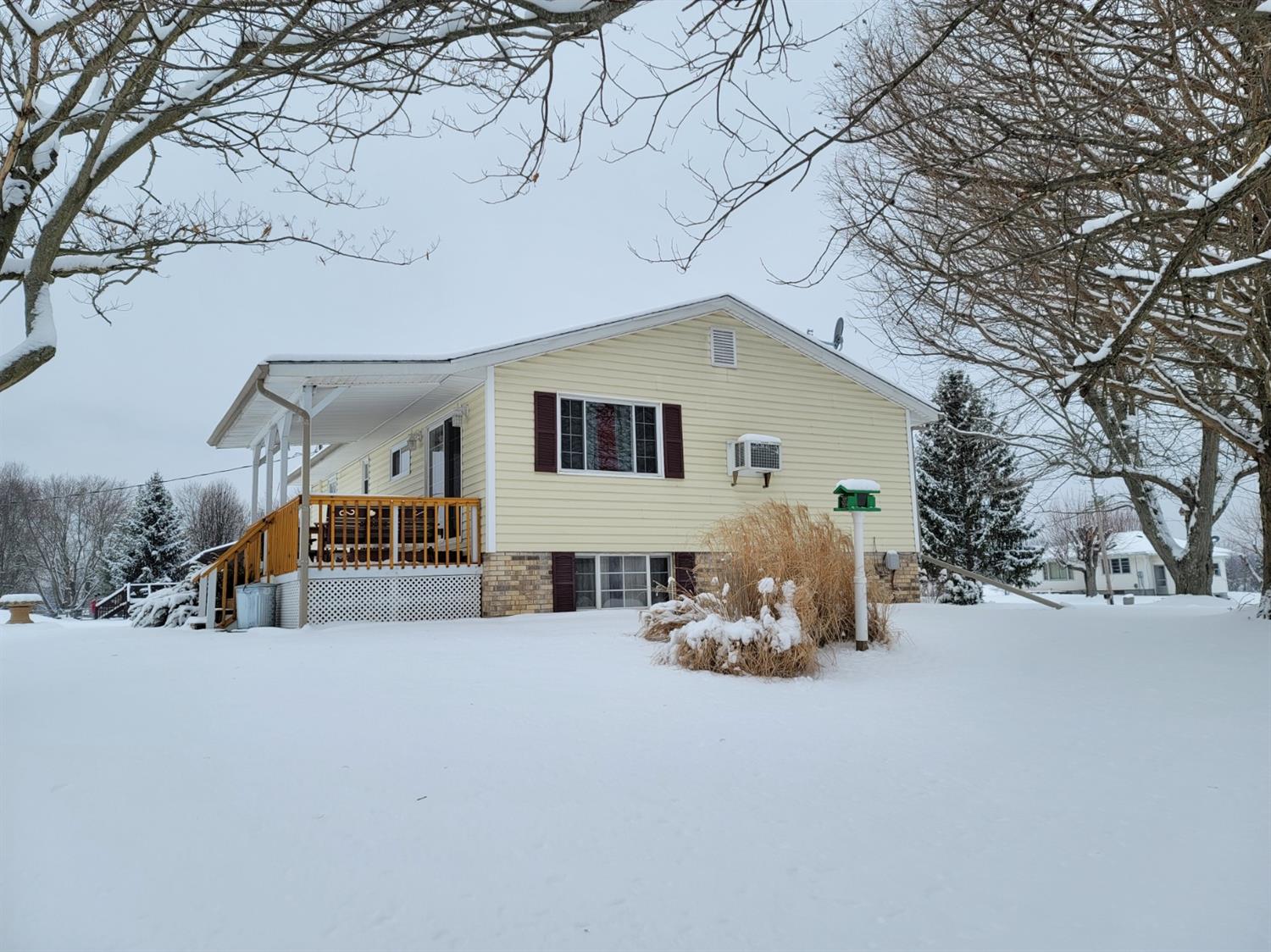 9527 Shuter Road Aurora, IN 47001 - Photo 4 of 29 Gallery Image 4