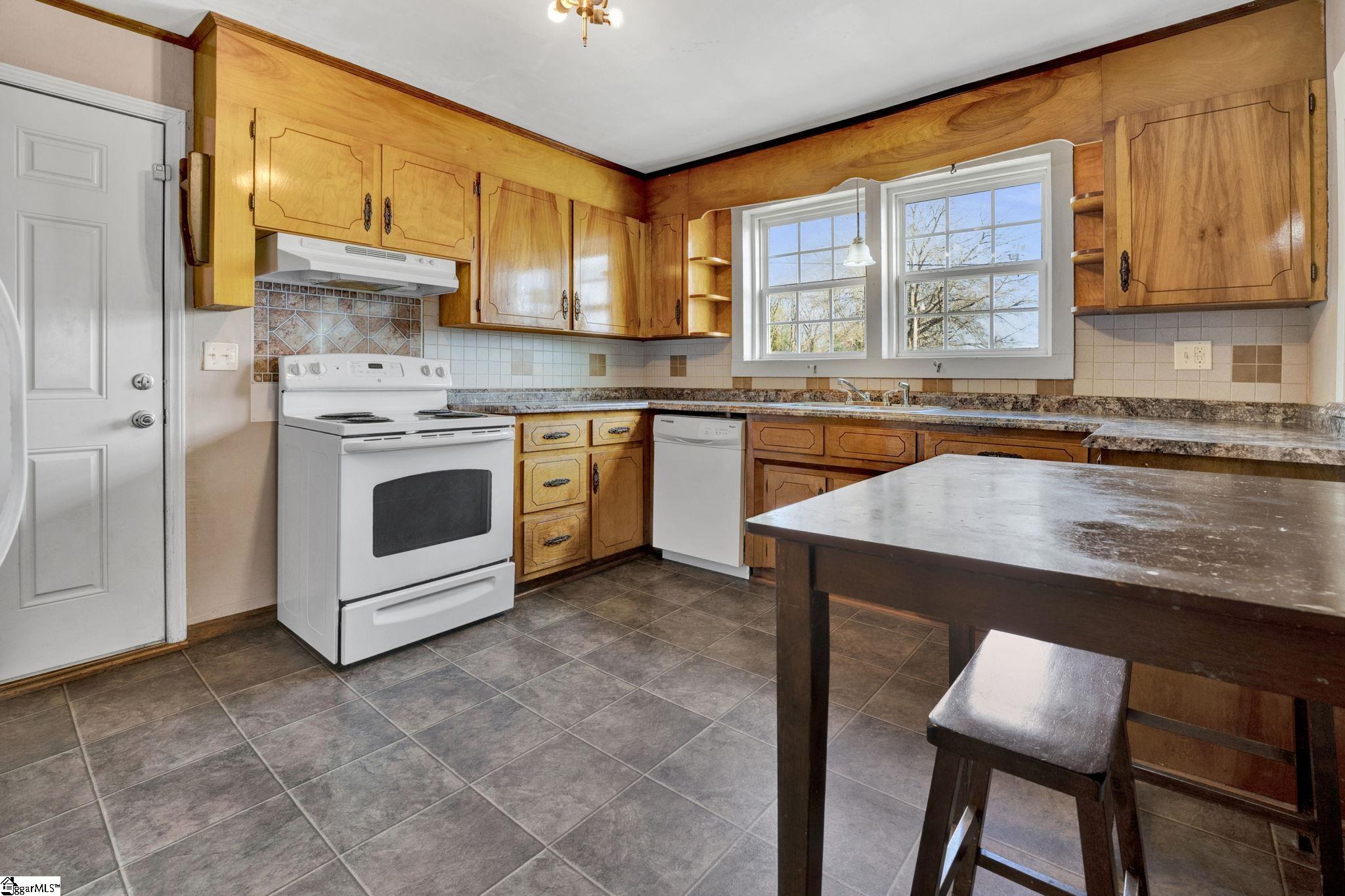 2410 Racing Road Greer, SC 29651 - Photo 6 of 31 Gallery Image 6