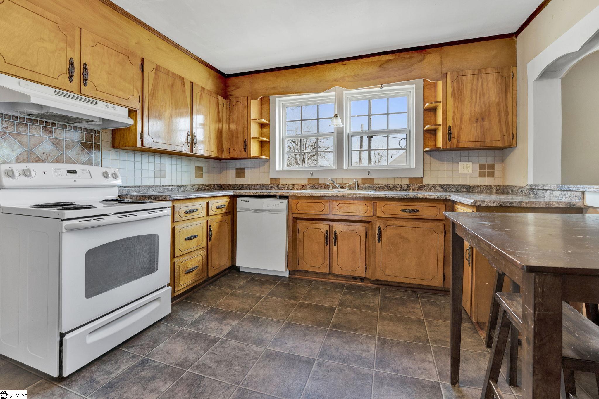 2410 Racing Road Greer, SC 29651 - Photo 7 of 31 Gallery Image 7