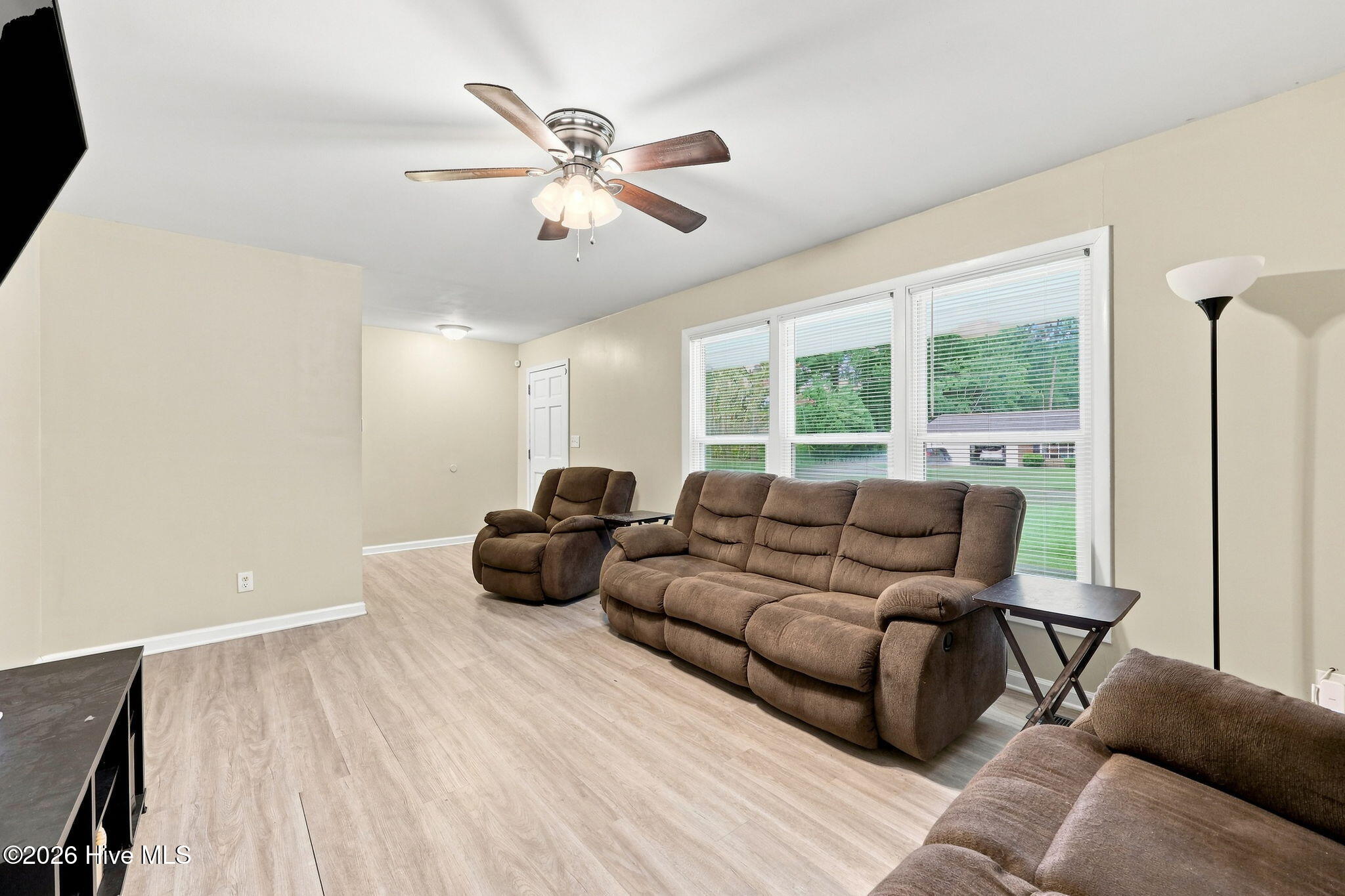 106 Stratford Road Havelock, NC 28532 - Photo 32 of 54 LIVING ROOM