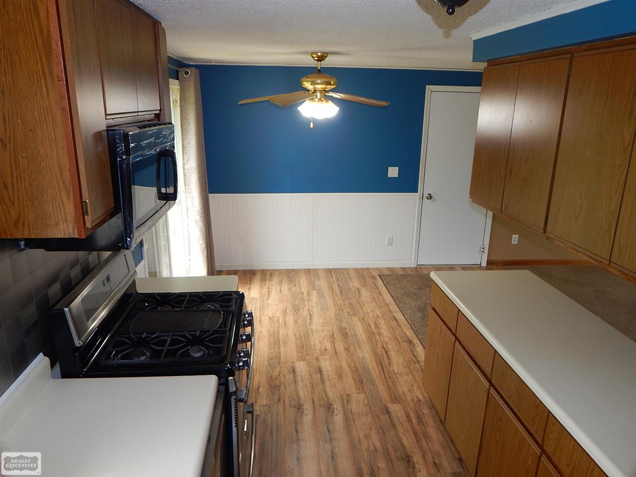 409 Stinson Road Memphis, MI 48041 - Photo 13 of 24 31392331-12.JPG