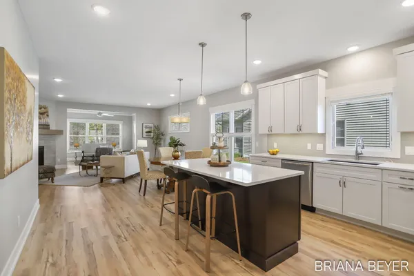 $375,000 | 1012 Maplewood Court, Holland, MI 49423