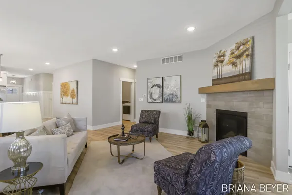 $375,000 | 1012 Maplewood Court, Holland, MI 49423