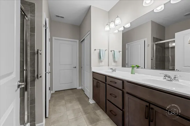 $380,000 | 320 Sussex Lane, North Aurora, IL 60542