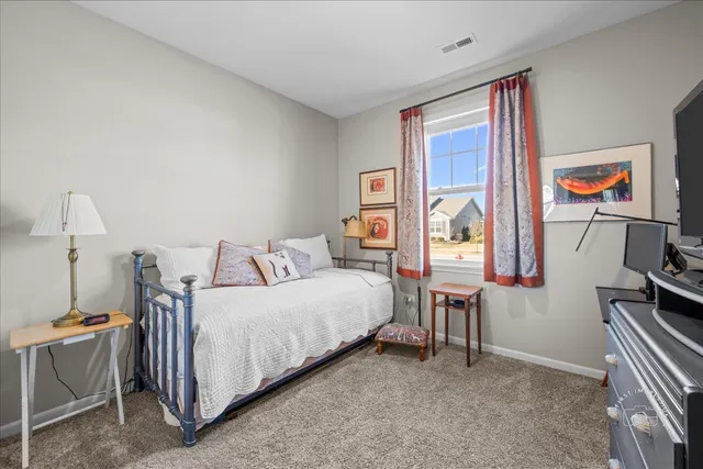 $380,000 | 320 Sussex Lane, North Aurora, IL 60542