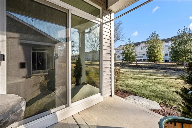 $380,000 | 320 Sussex Lane, North Aurora, IL 60542