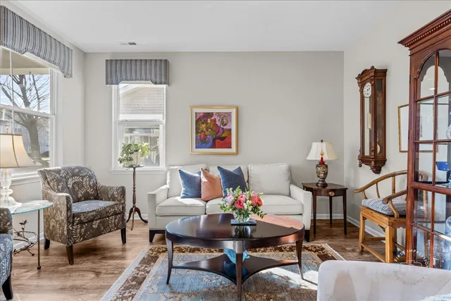 $380,000 | 320 Sussex Lane, North Aurora, IL 60542