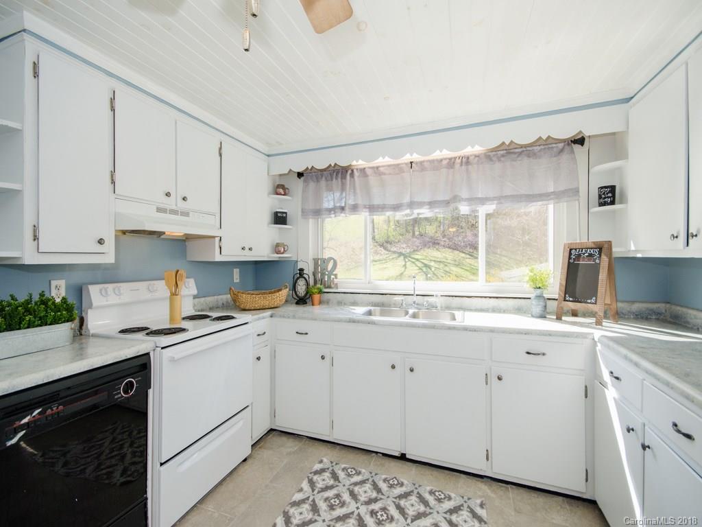 2461 Hyder Mountain Road Clyde, NC 28721 - Photo 4 of 24