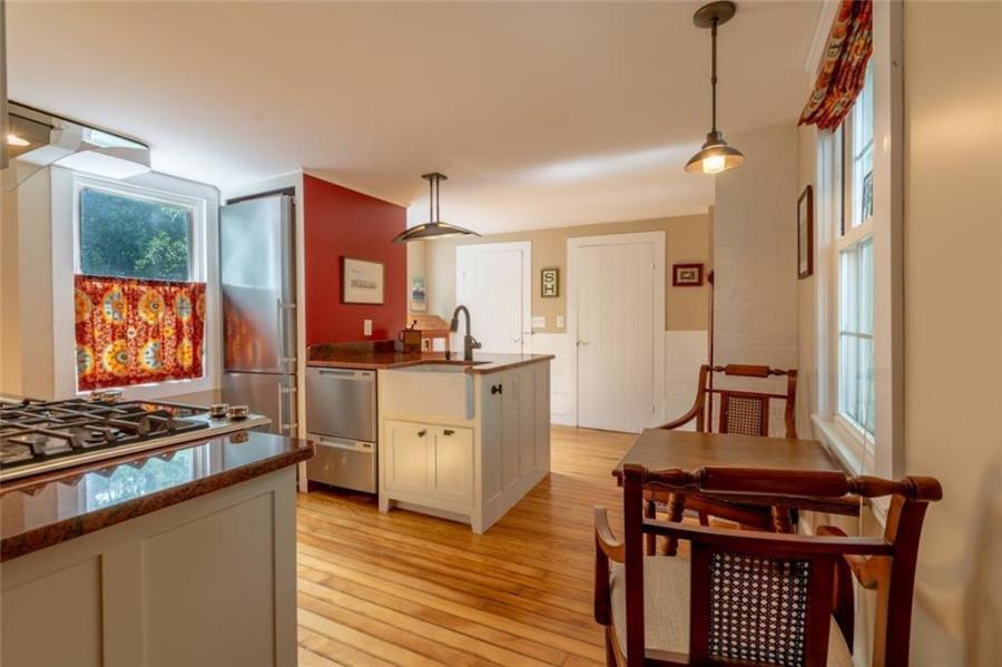 24 Hanover Street, Unit B Portland, ME 04101 - Photo 1 of 21 20181113140847842493000000-o