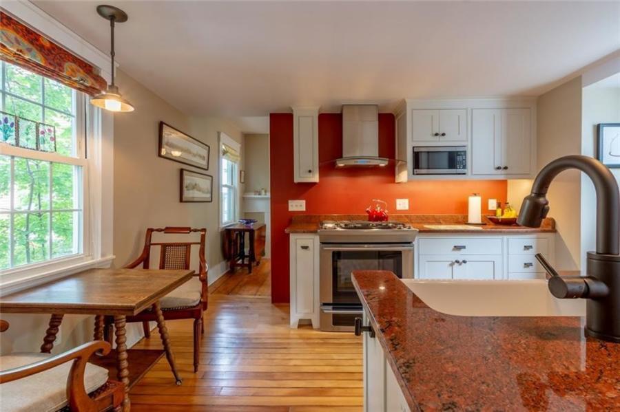 24 Hanover Street, Unit B Portland, ME 04101 - Photo 13 of 21 20181113140850412687000000-o