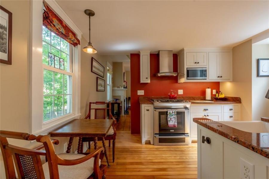 24 Hanover Street, Unit B Portland, ME 04101 - Photo 9 of 21 20181113140849675406000000-o