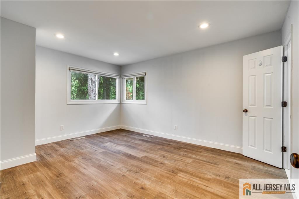 171 Kendall Road Kendall Park, NJ 08824 - Photo 18 of 29 Gallery Image 18