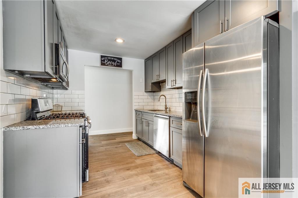 171 Kendall Road Kendall Park, NJ 08824 - Photo 7 of 29 Gallery Image 7