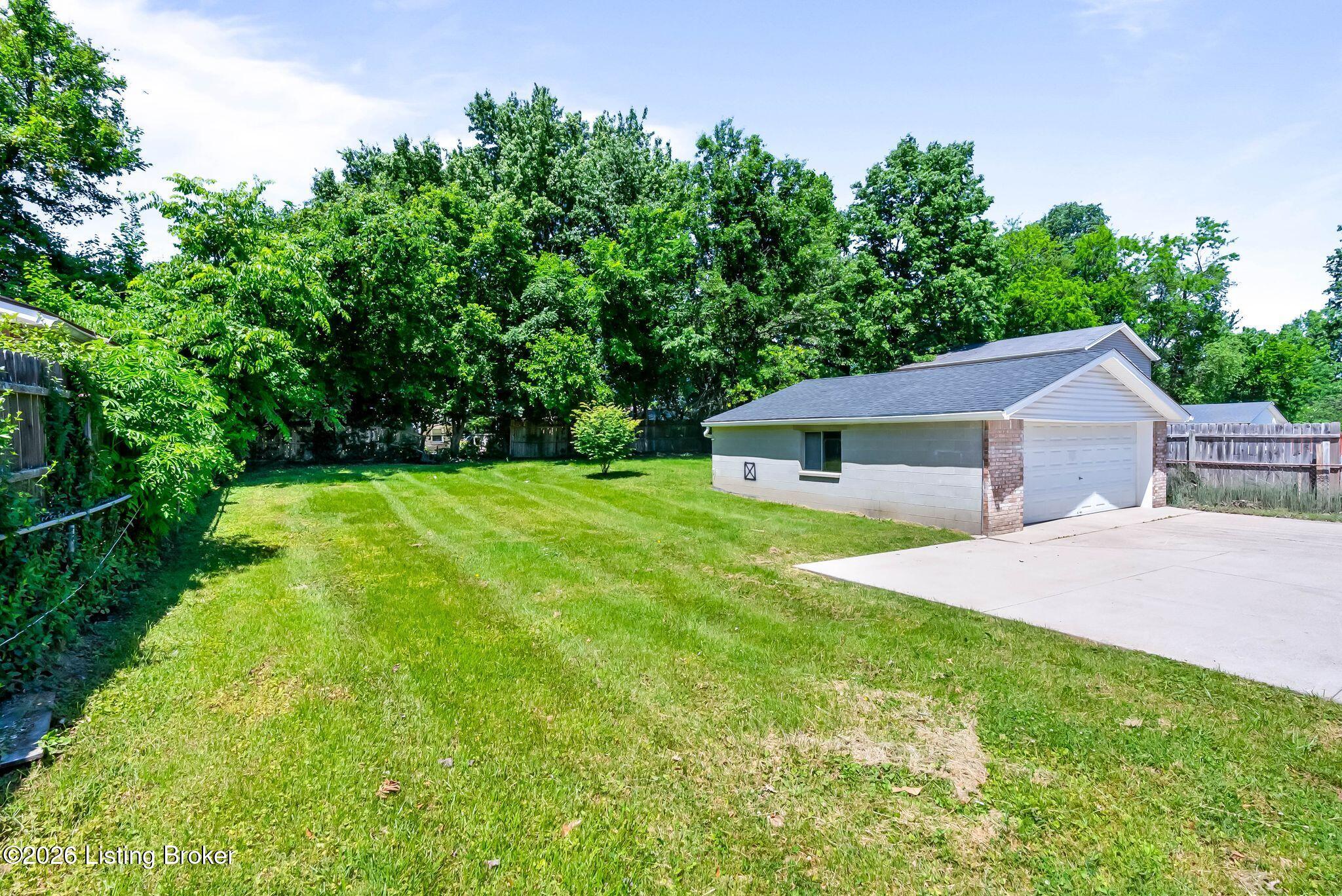 3716 Longview Road Louisville, KY 40299 - Photo 31 of 32 Yard