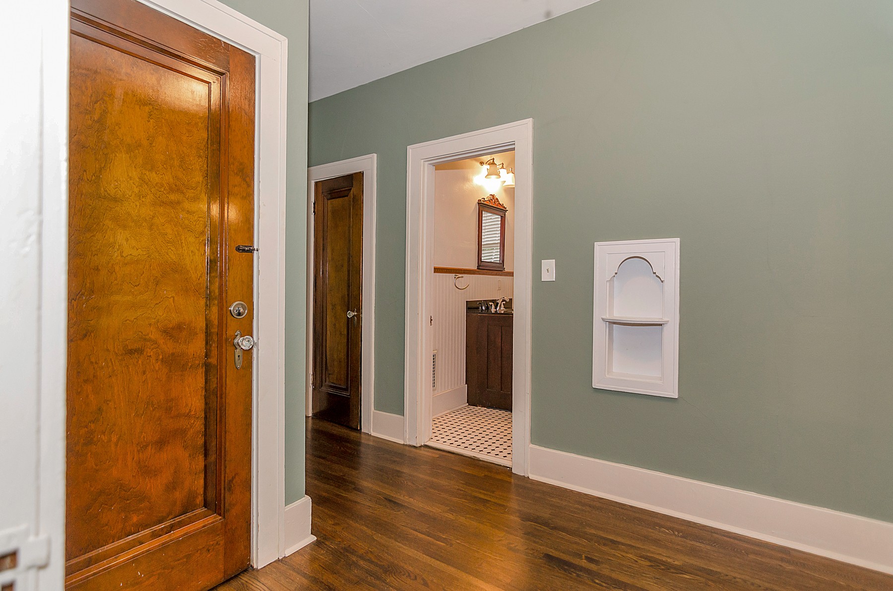 115 Cherokee Road Nashville, TN 37205 - Photo 22 of 36 a view of hallway with wooden floor