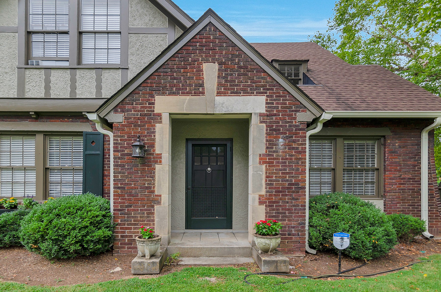 115 Cherokee Road Nashville, TN 37205 - Photo 3 of 36 a front view of a house with garden