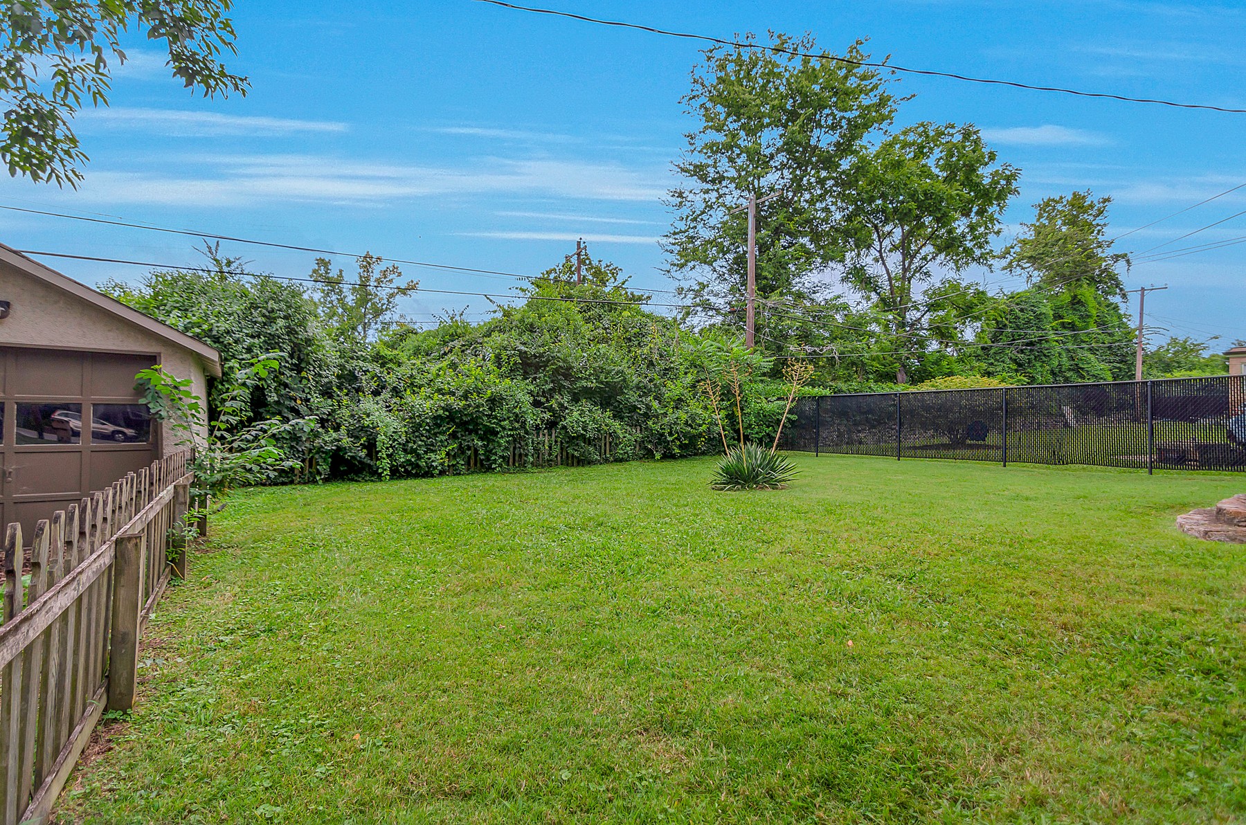 115 Cherokee Road Nashville, TN 37205 - Photo 5 of 36 a backyard of a house with lots of green space