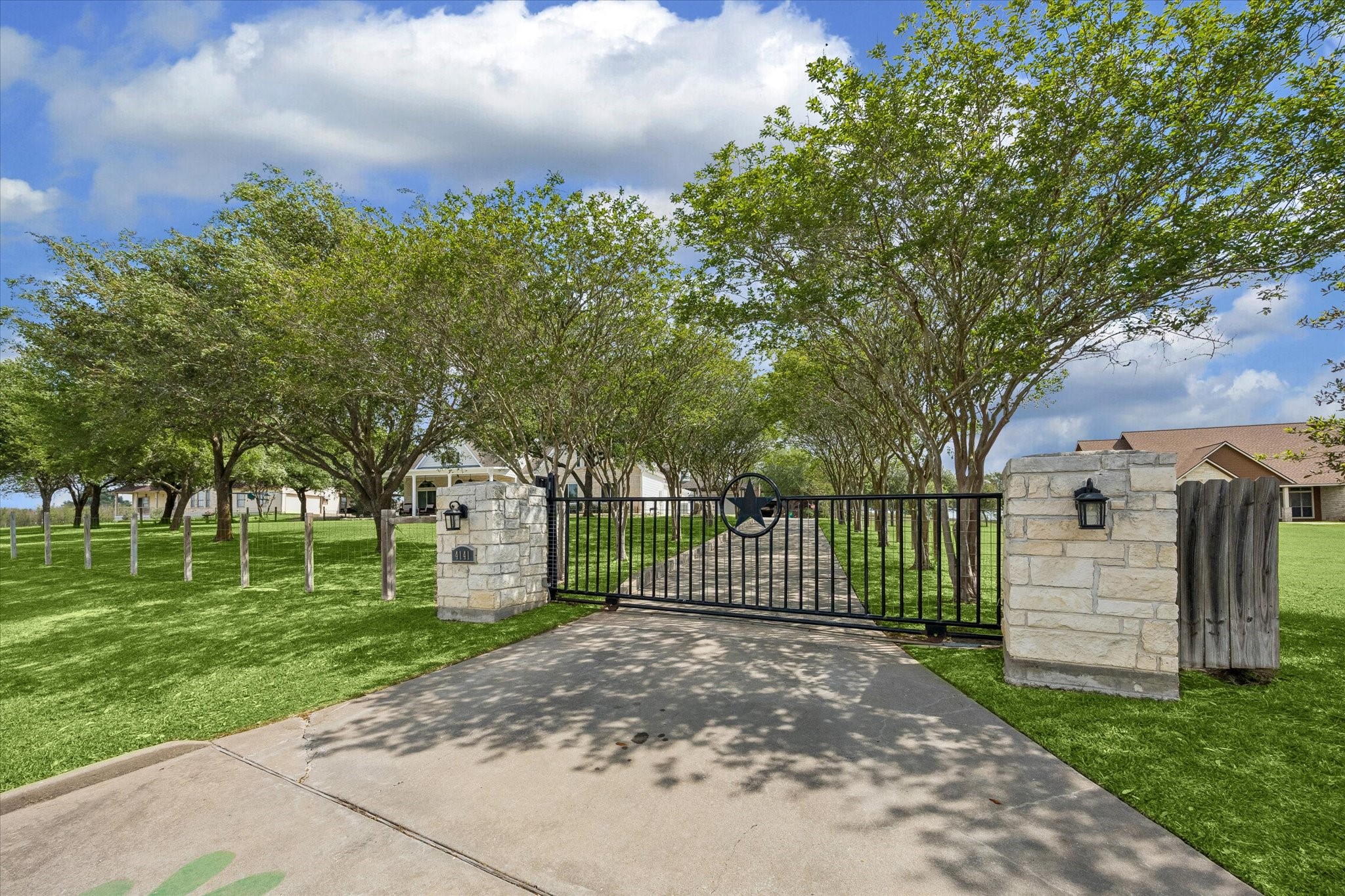 4141 Crestview Lane Brenham, TX 77833 - Photo 4 of 39