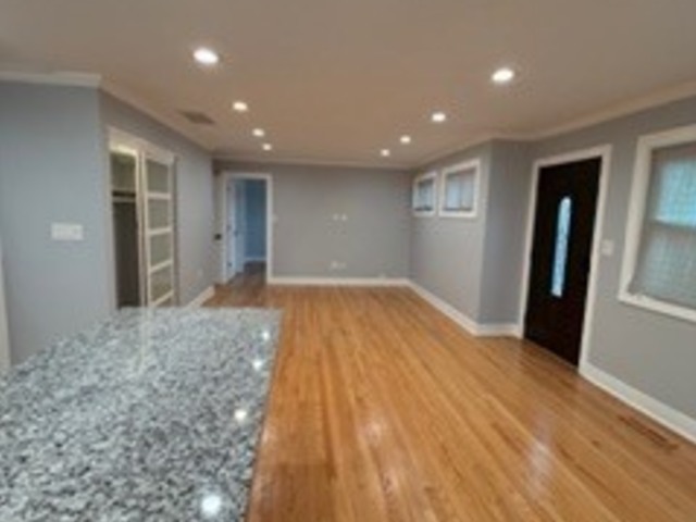 6902 Lyons Street Morton Grove, IL 60053 - Photo 5 of 35