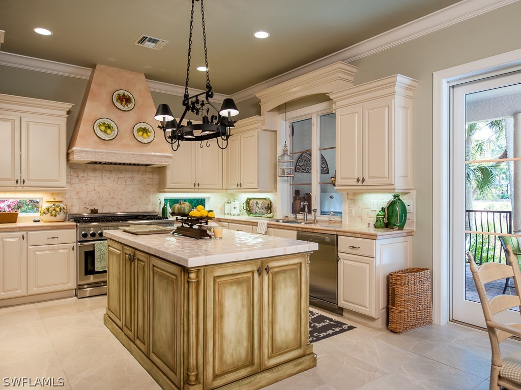 2282 Wulfert Road Sanibel, FL 33957 - Photo 12 of 35 Gallery Image 12