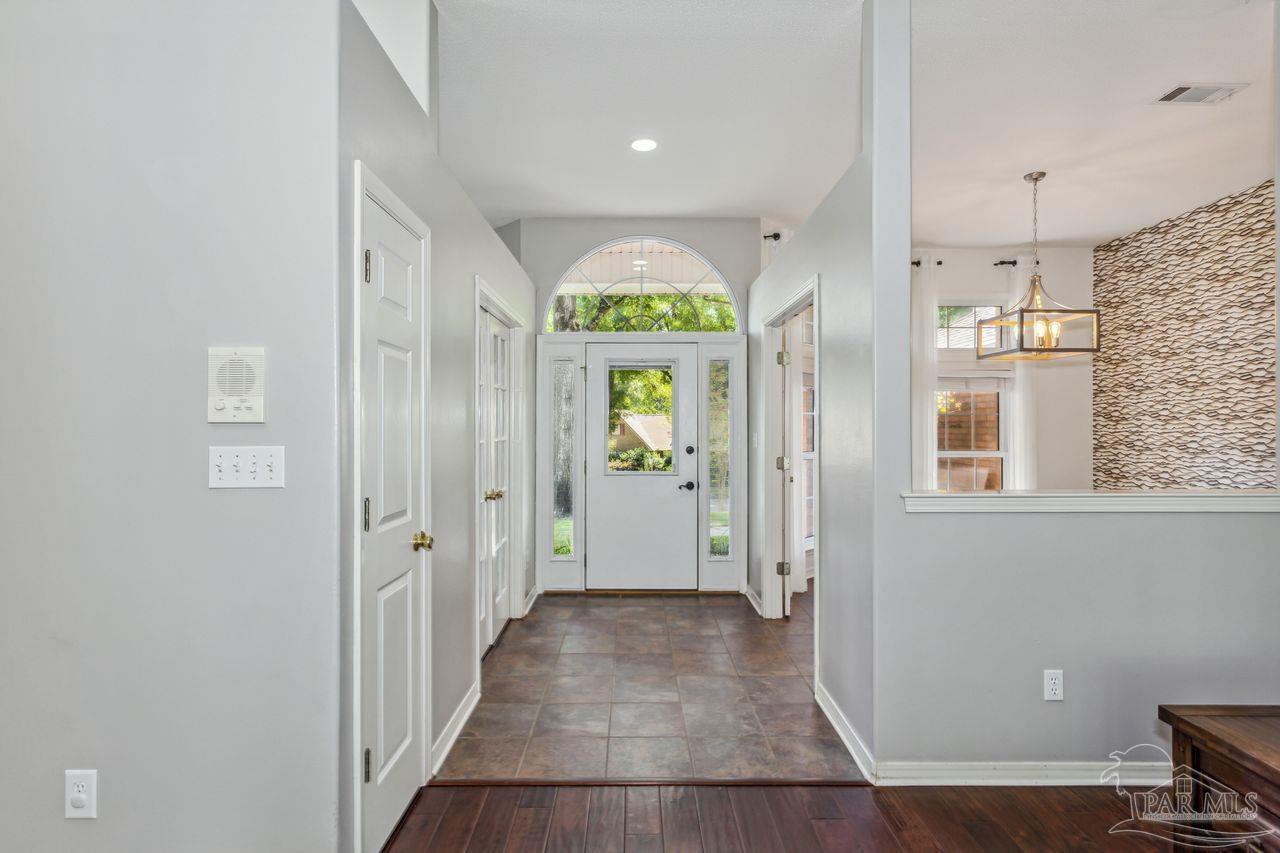 887 Lexington Road Pensacola, FL 32514 - Photo 4 of 44 Gallery Image 4