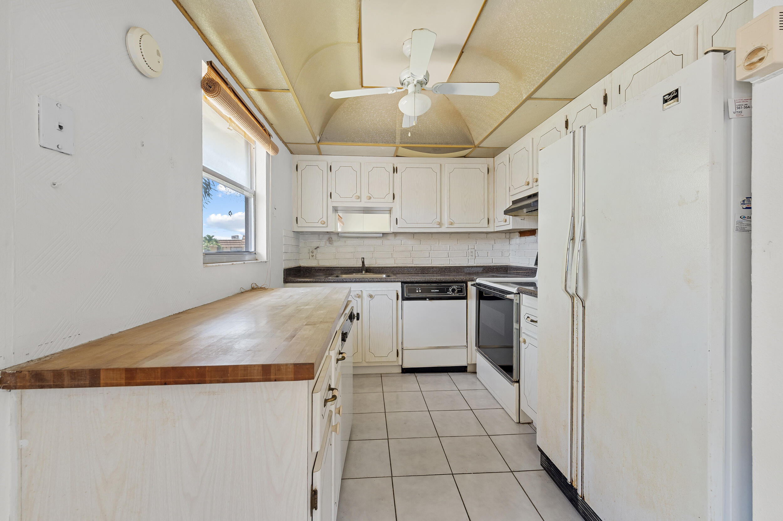 180 Saxony Circle Delray Beach, FL 33446 - Photo 11 of 60 dsc_7810