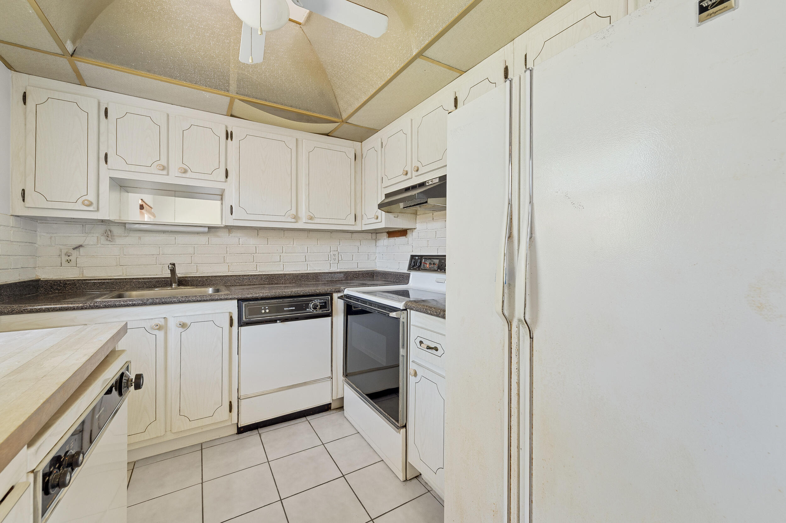 180 Saxony Circle Delray Beach, FL 33446 - Photo 12 of 60 dsc_7815