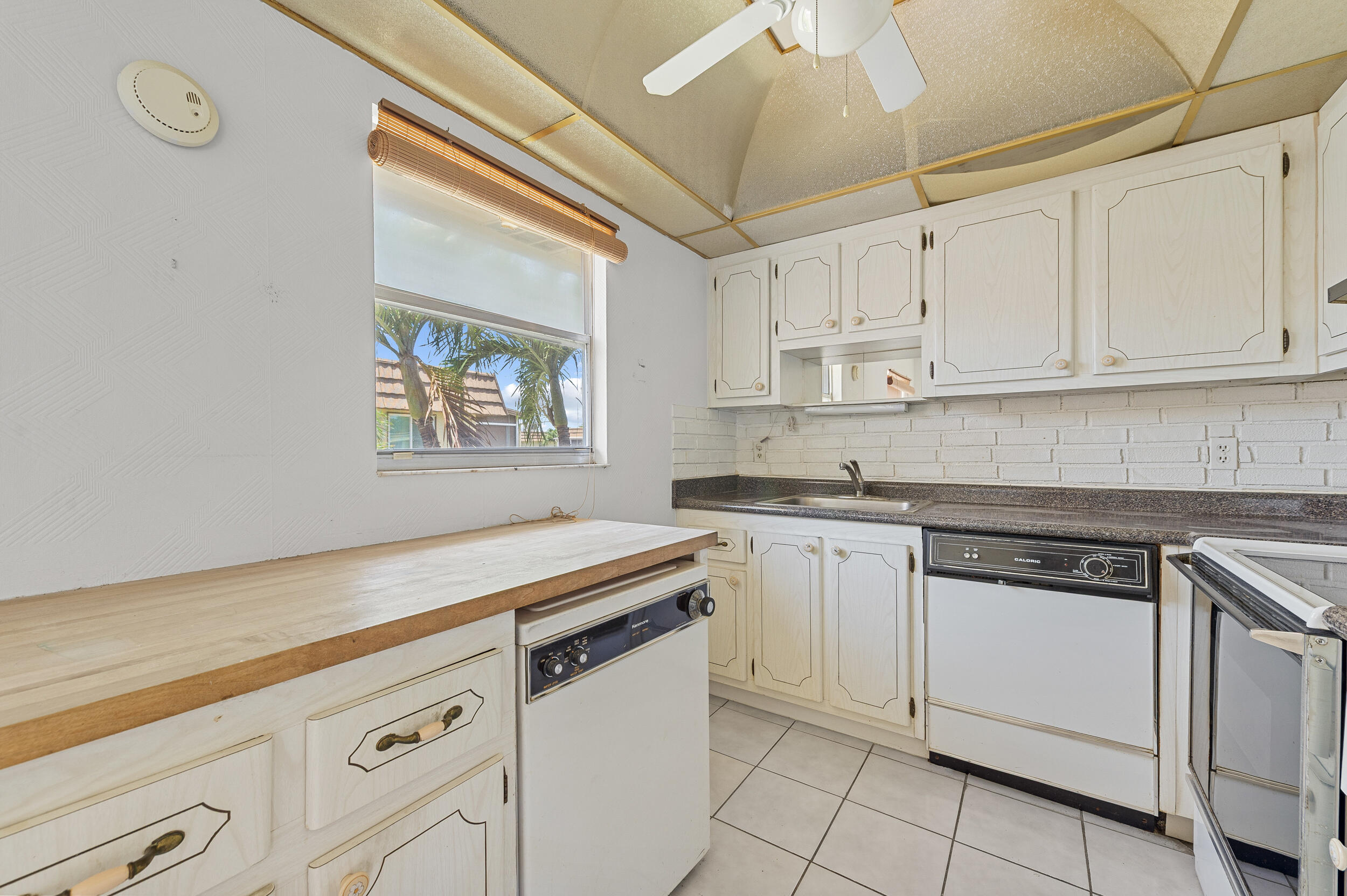 180 Saxony Circle Delray Beach, FL 33446 - Photo 13 of 60 dsc_7821