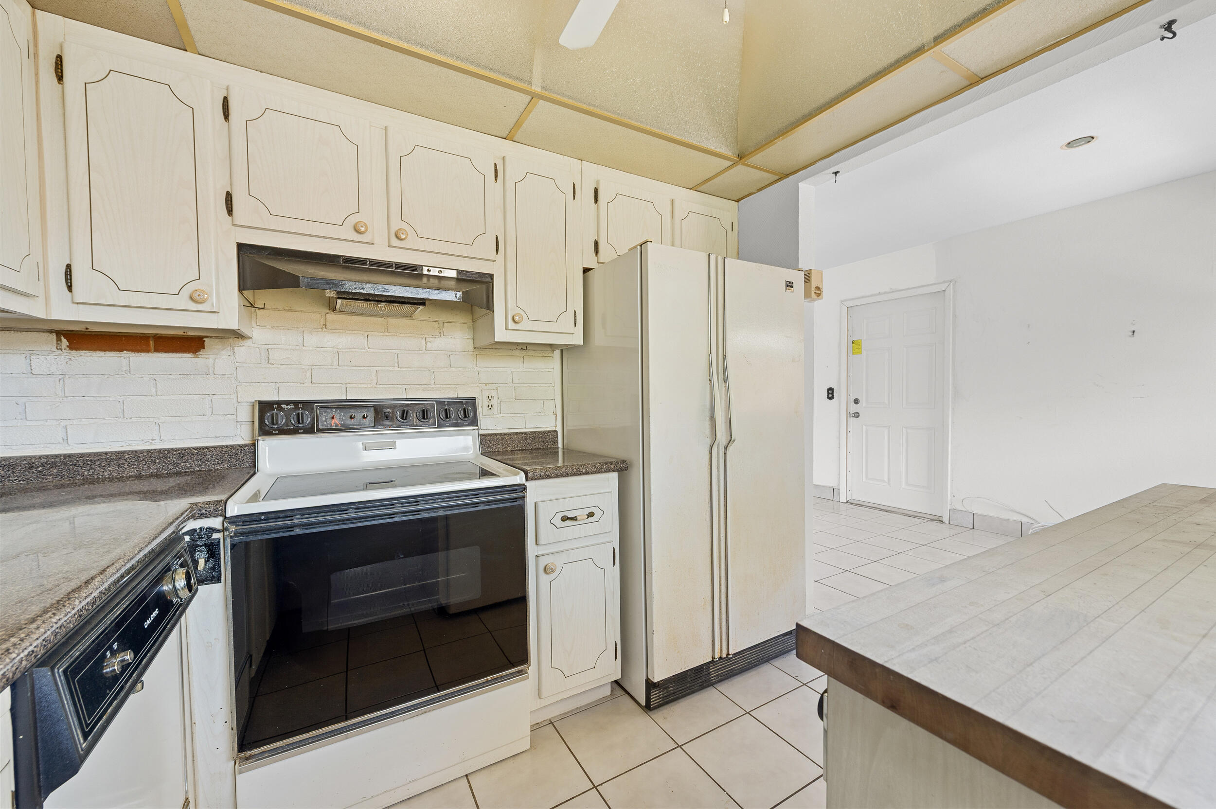 180 Saxony Circle Delray Beach, FL 33446 - Photo 15 of 60 dsc_7830