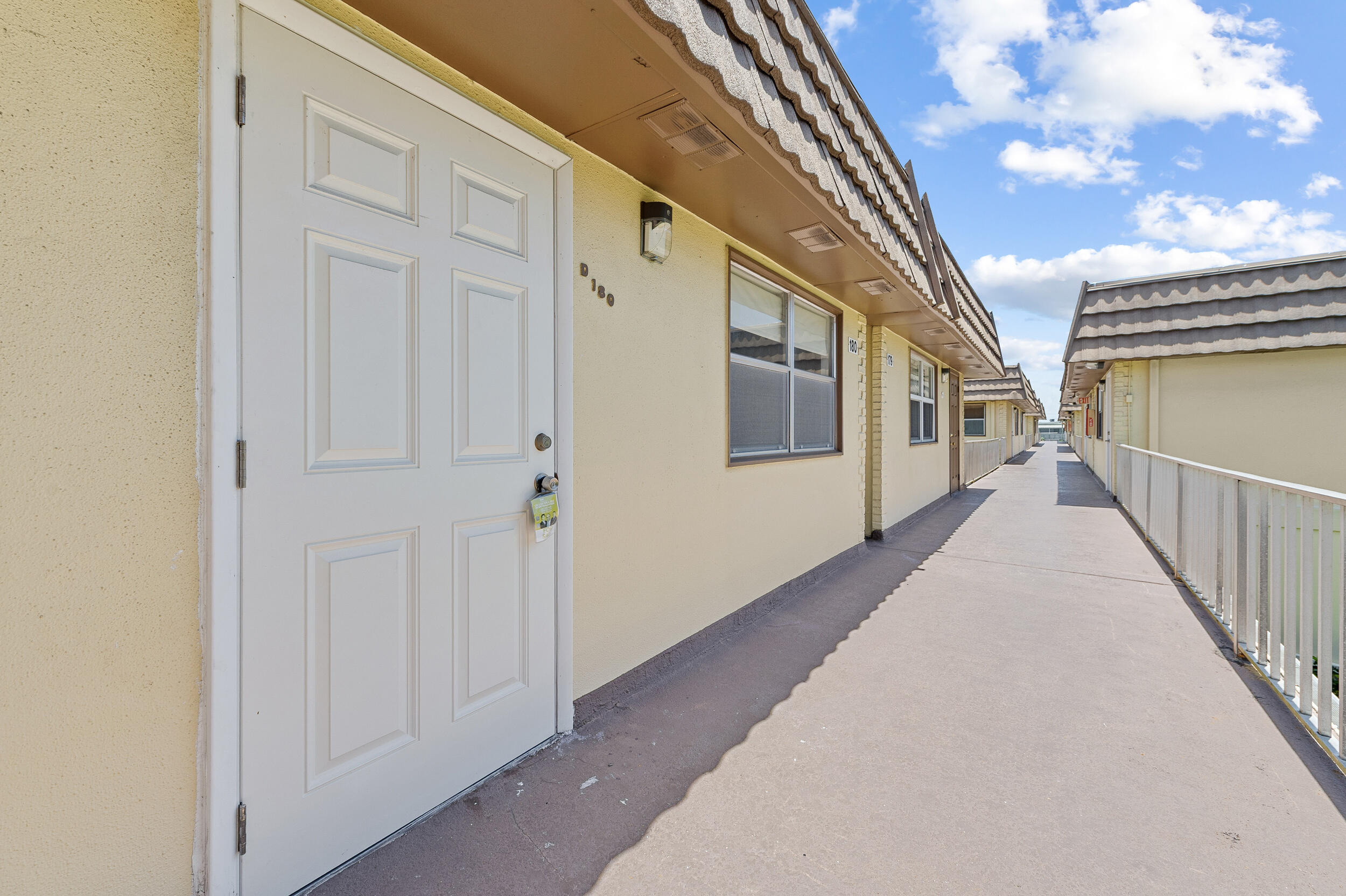 180 Saxony Circle Delray Beach, FL 33446 - Photo 6 of 60 dsc_7780